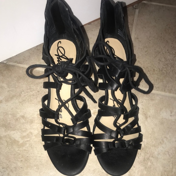 Heels - Picture 2 of 3